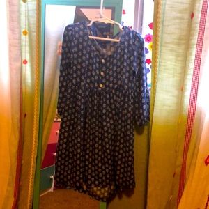 This is a dress from the brand polo it’s a size 6